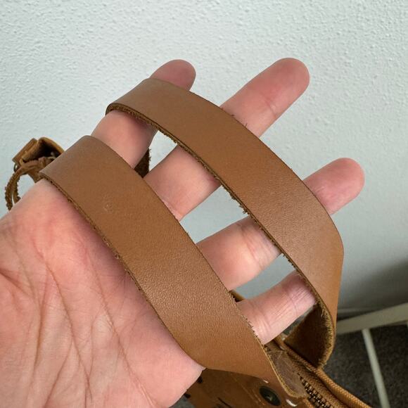 Feed Eleanor Reusable Canvas Tote Crossbody - Picture 3 of 6